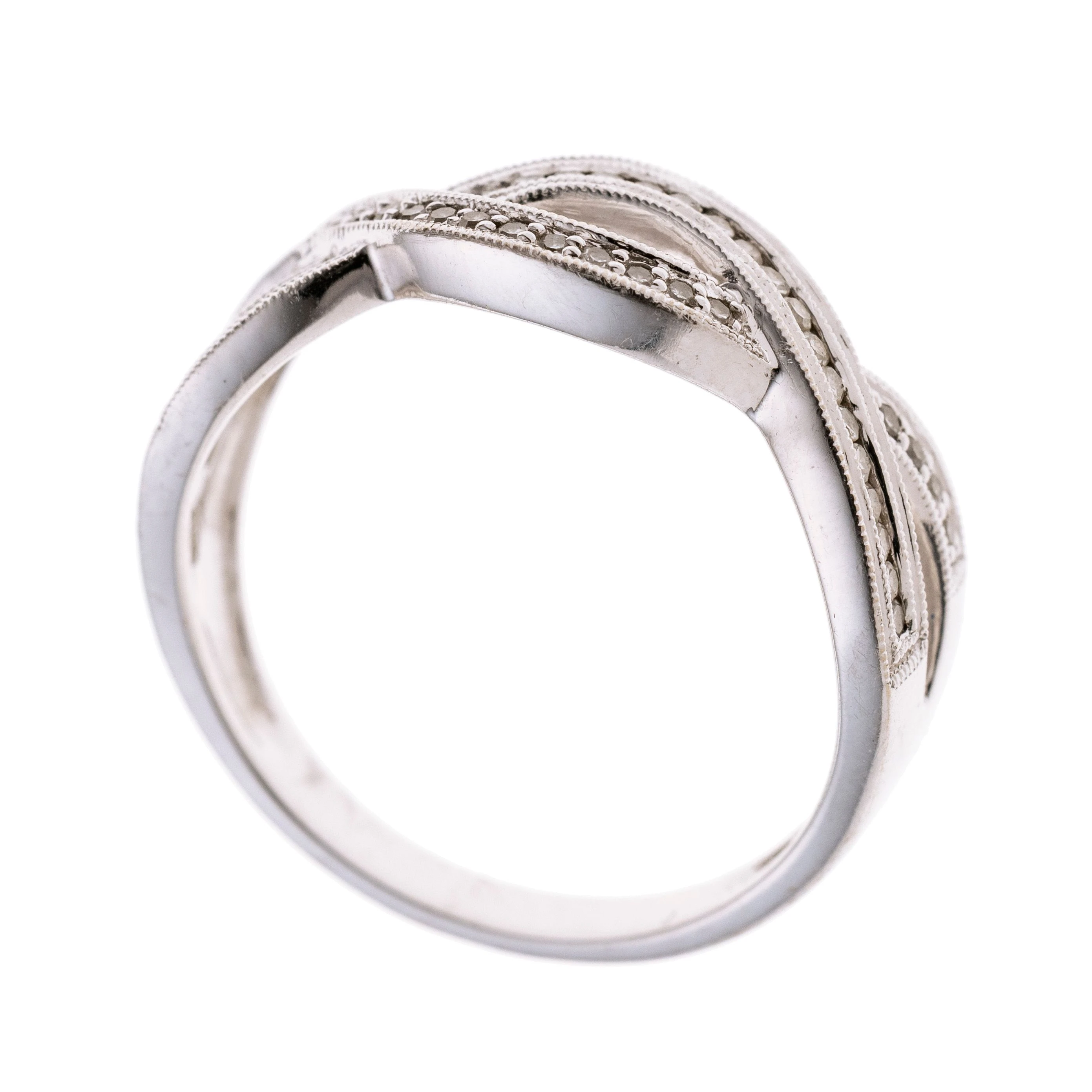 Ein Ringkopf, wellig in Unendlichkeitsform. Besetzt mit 48 Achtkantdiamanten je ca. 0.005 ct. in Kanalfassung.