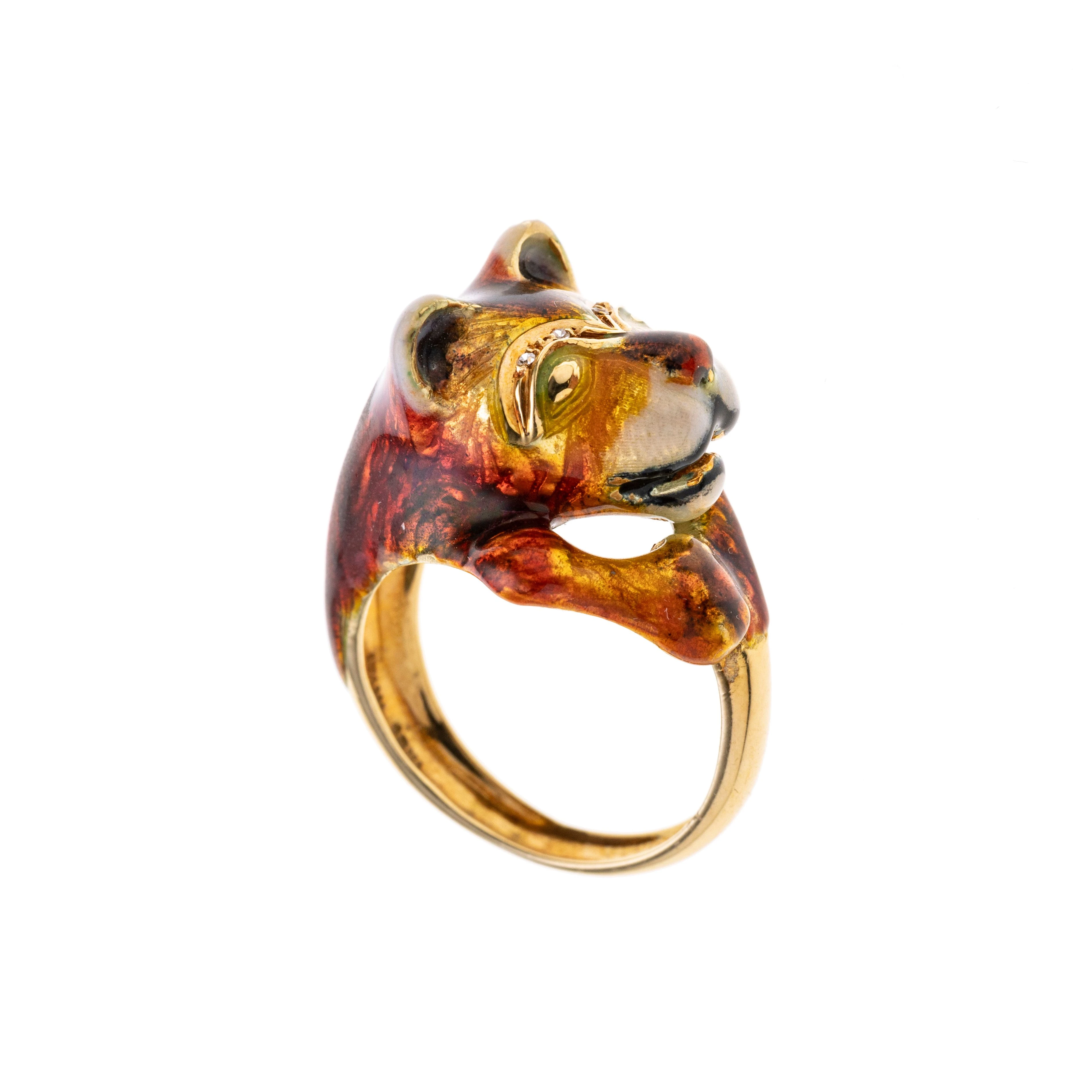 Ein Tiger, mit buntem Email verziert und mit vier Brillanten je ca. 0.003 ct besetzt.