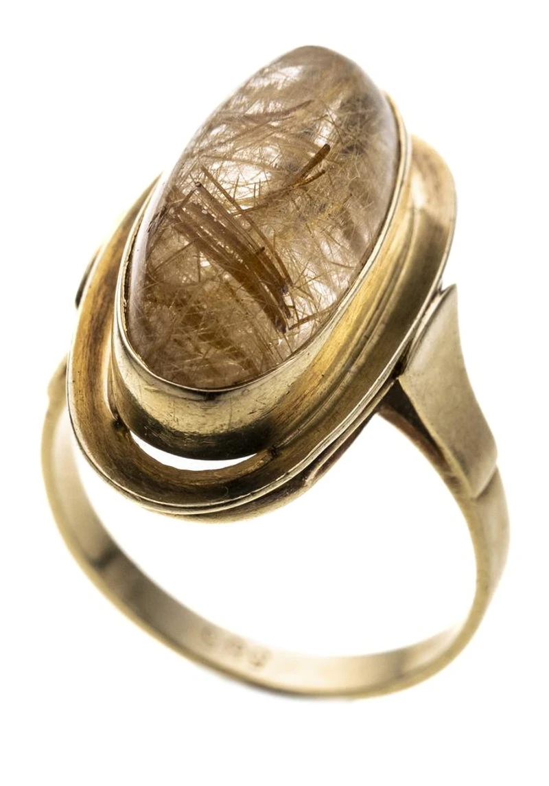 Langovaler-Cabochon in Zargenfassung.