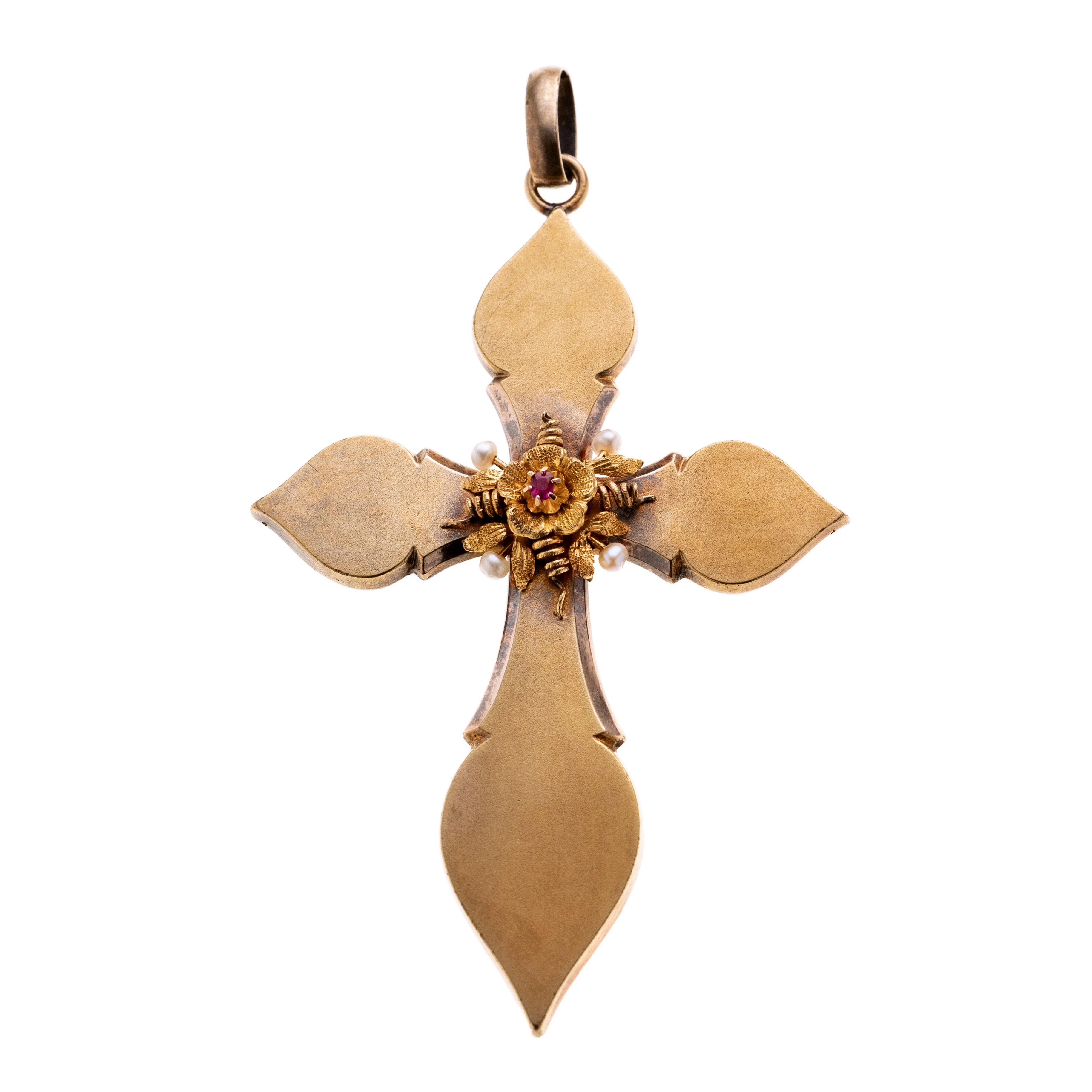 Ein Kreuz mit mittig einer Blüte besetzt mit einem Rubin und vier Perlchen.