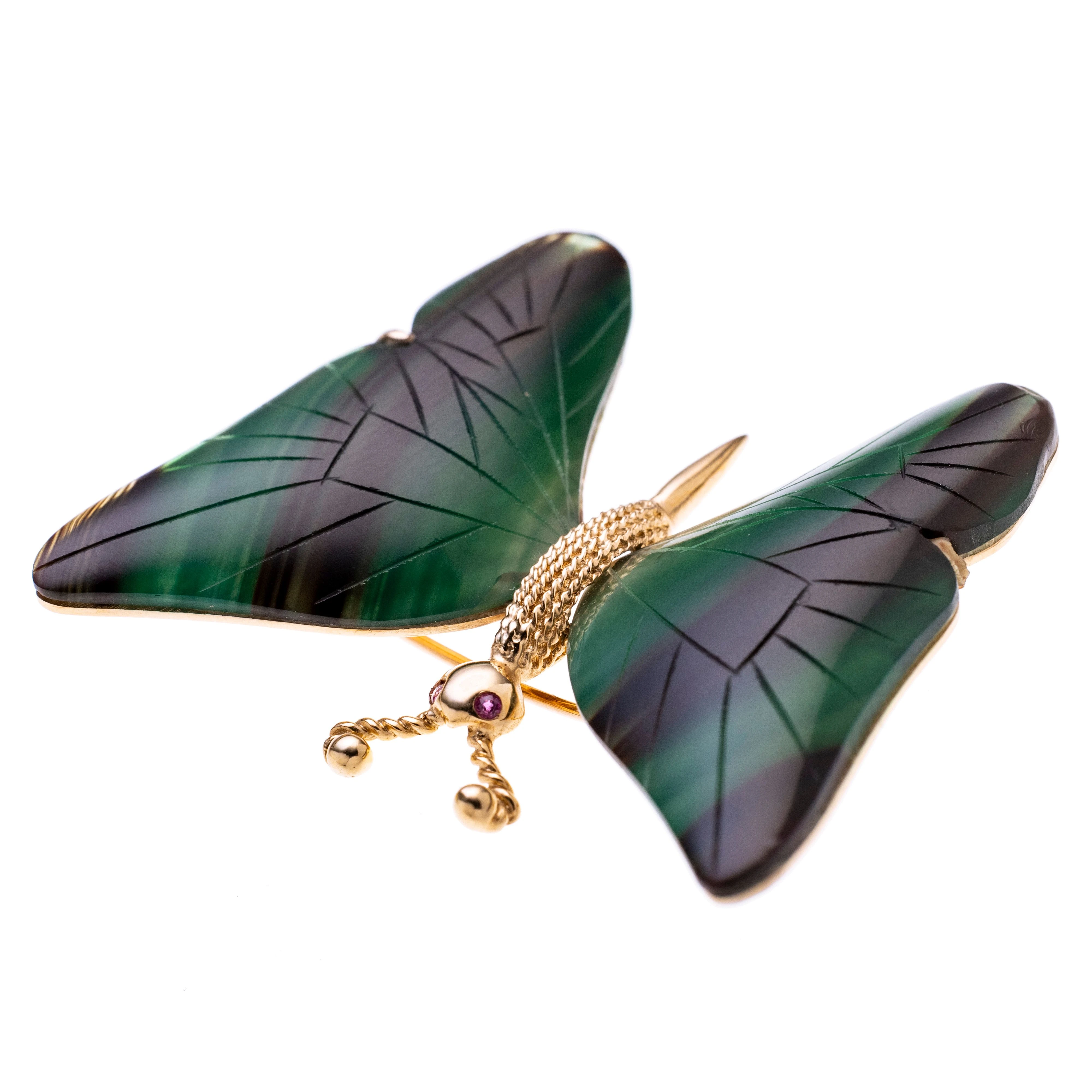 Ein Schmetterling mit Flügeln aus grünem und Schwarzem Achat. Augen mit kleinen Rubinen im Sternenschliff.