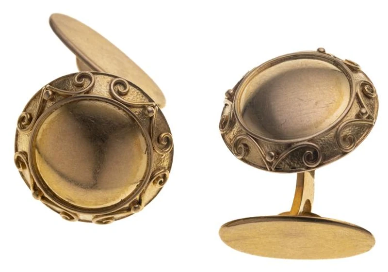 Rund mit Voluten-Ornamenten