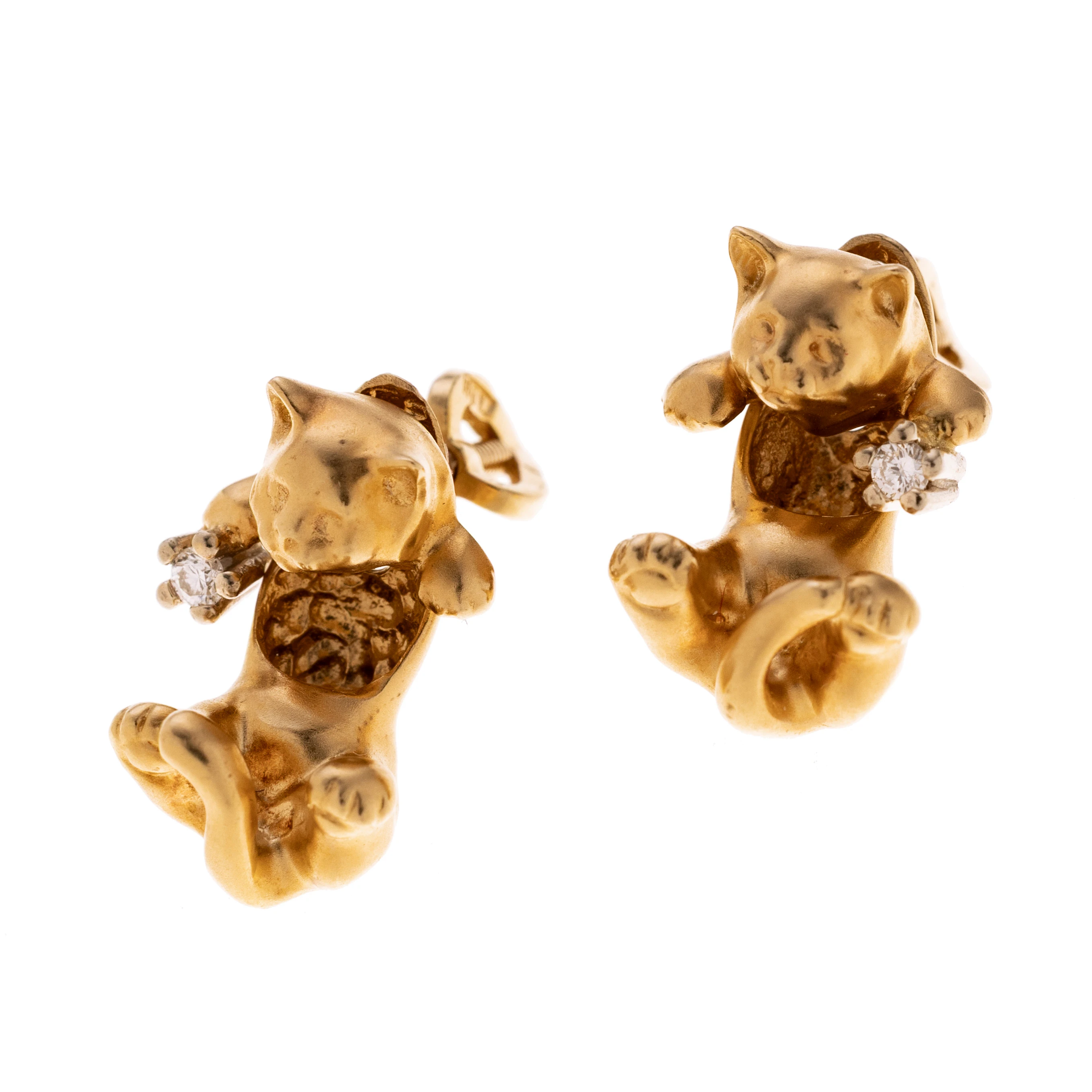 Je eine Katze mit einem Diamanten in der Tatze.