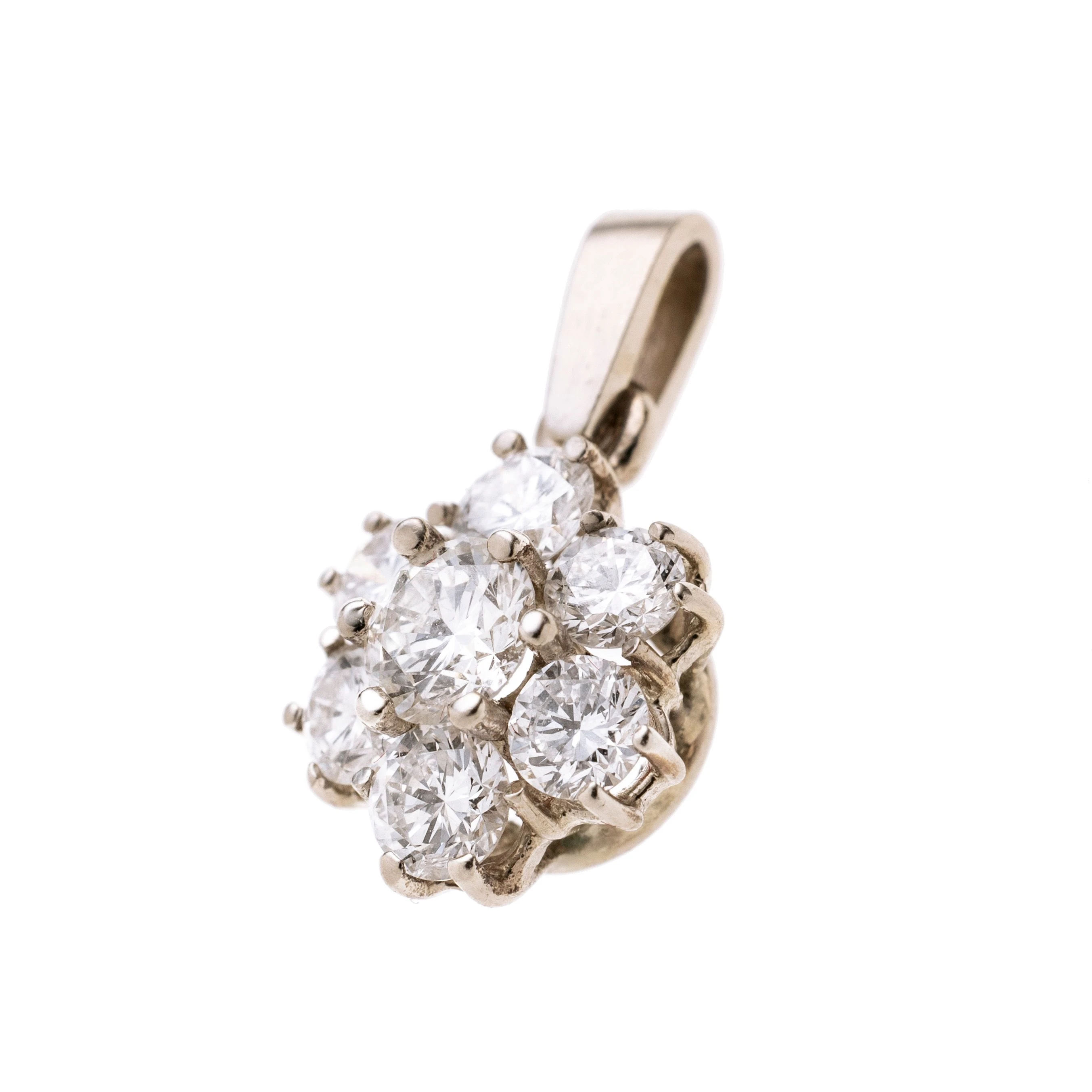 Ein Anhänger gefertigt aus 750/- Weißgold mit einem Brillant von ca. 0,33 ct und 6 Brillanten von insg. ca. 0,9 ct rundum.