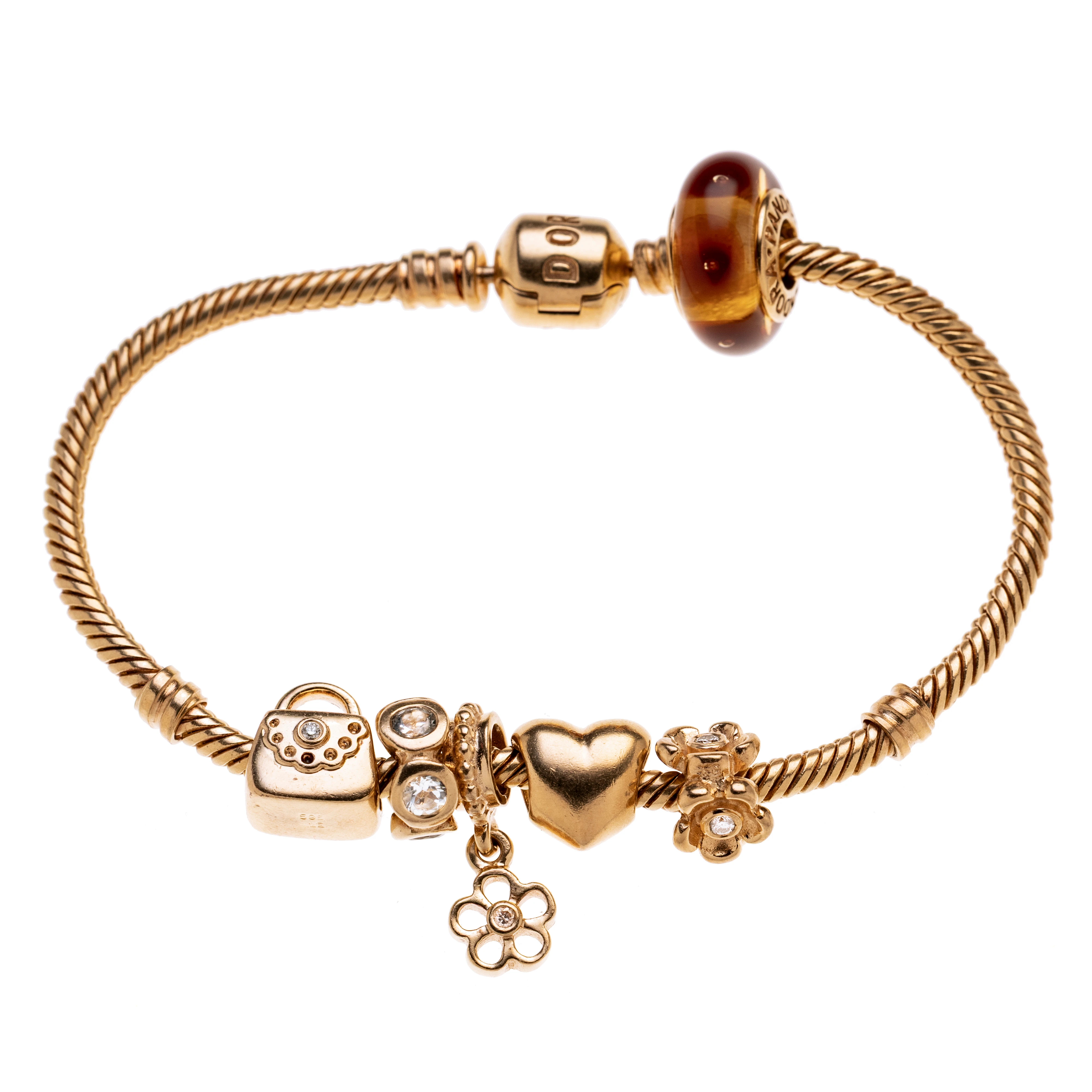 Pandora Schlangeketten-Armband mit sechs Charms: Murano-Glasperle, Blumen-Charm mit drei Brillanten je ca. 0.02 ct., Herz, durchbrochen gearbeitete Blüte mit ca. 0.01 ct Brillant, fünf in Zarge gefasste Zirkonia, eine Handtasche mit Brillant ca. 0.01 ct.