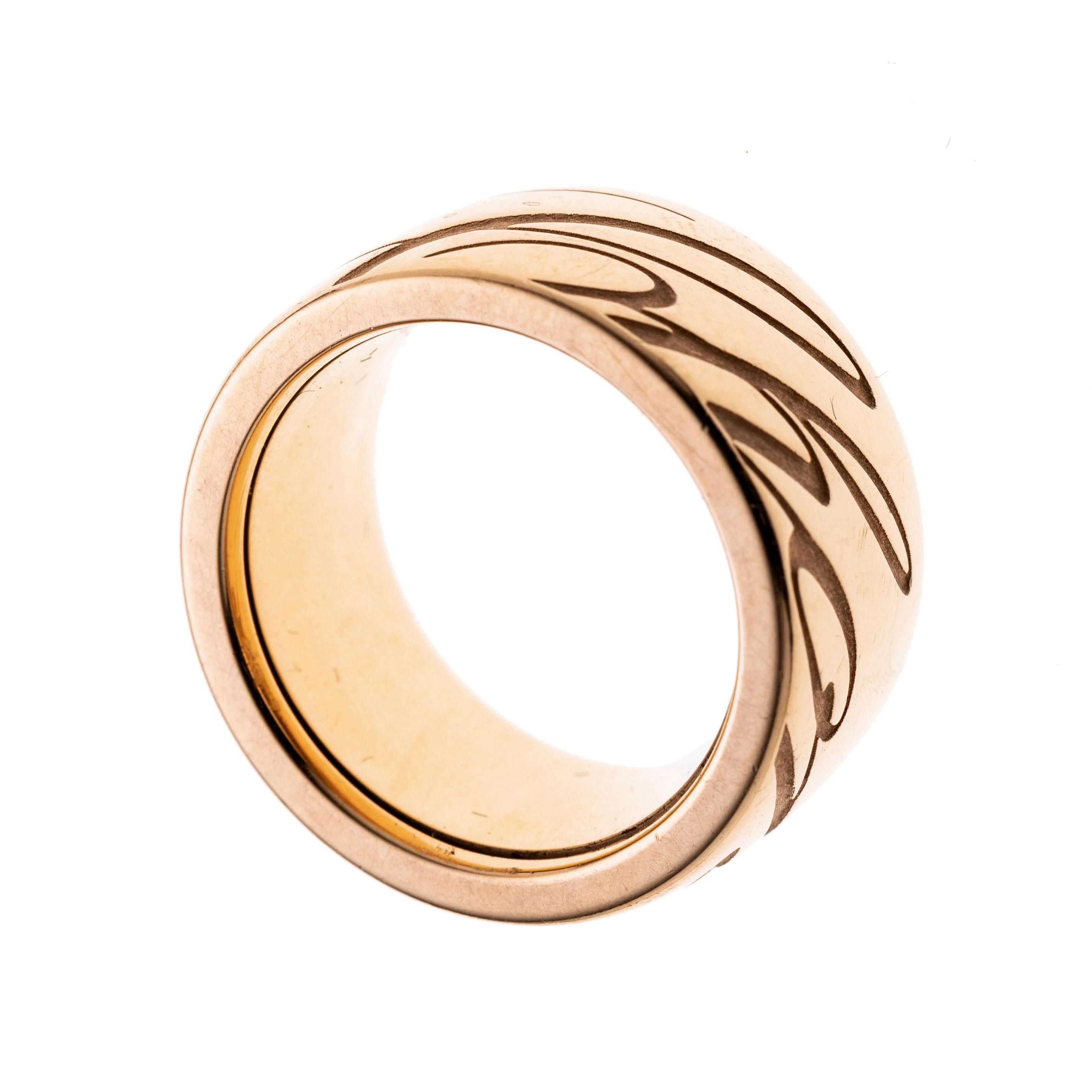 Ein 11 mm breiter Drehring mit der Aufschrift Chopard (l54ogokalligraphie) (Nummer 6189755/826580-5111). Kollektion Chopardissimo